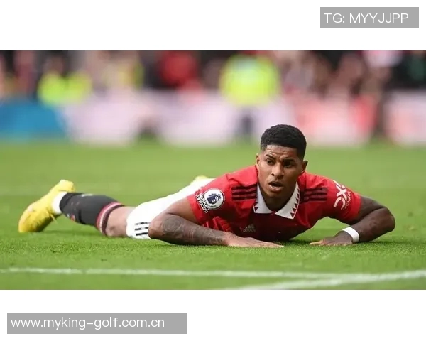 基恩与卡拉格在播客节目中巧遇撞衫引发笑料一脸懵的瞬间 基恩与卡拉格在播客节目中巧遇撞衫引发笑料一脸懵的瞬间