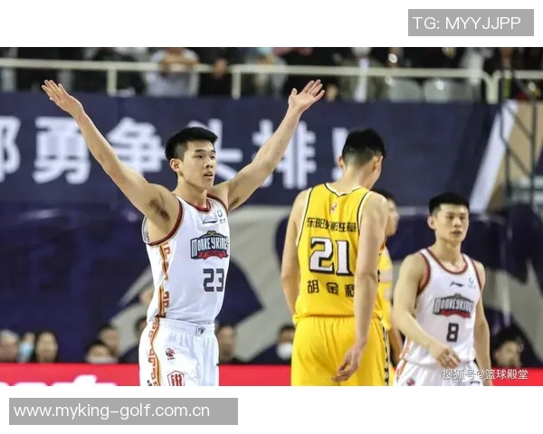 俄勒冈大学现场同曦球迷热情助威林葳标语引发关注