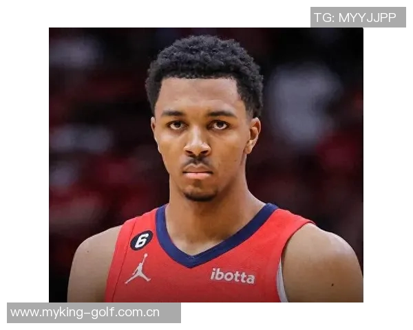 特雷墨菲22分钟内高效表现贡献18分7篮板3助攻展现出色状态