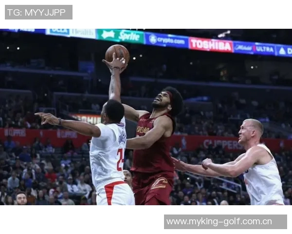 哈登全场表现亮眼贡献20分6板13助3断但7次失误影响球队节奏