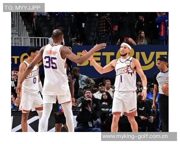 布克上半场表现出色却因伤退场10分钟内贡献11分2篮板3助攻 布克上半场表现出色却因伤退场10分钟内贡献11分2篮板3助攻