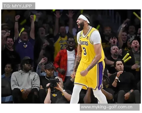 浓眉挡拆展现强大防守弗拉格精准三分助攻球队逆转局势 浓眉挡拆展现强大防守弗拉格精准三分助攻球队逆转局势